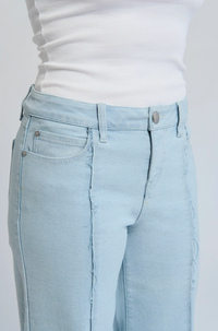 Frayed Seam Wide-Leg Denim Jeans – Light Wash