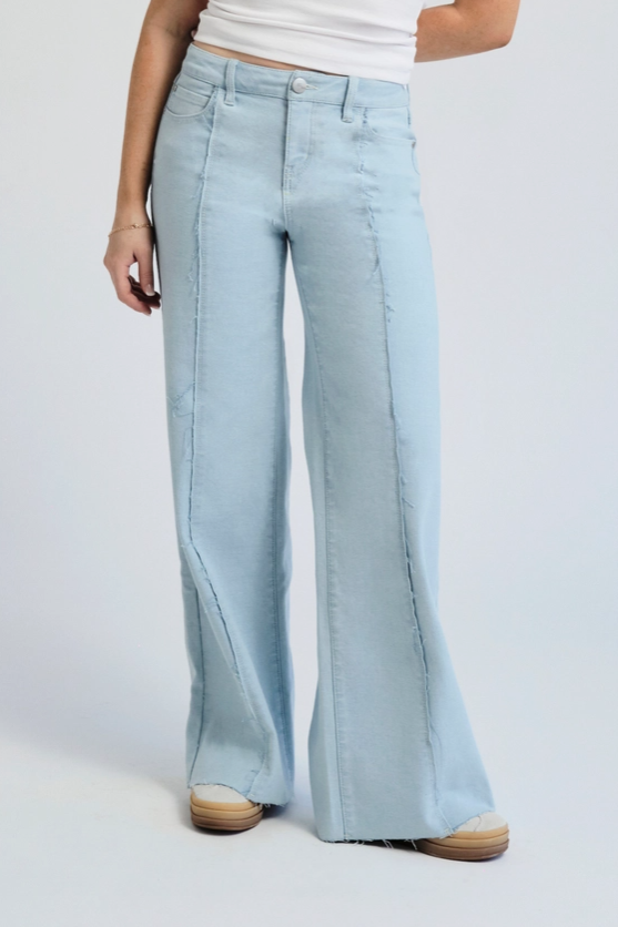 Frayed Seam Wide-Leg Denim Jeans – Light Wash